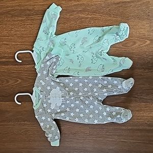 Carters Simple Joy's bundle of 2 newborn zipup footie pj's NWOTs!